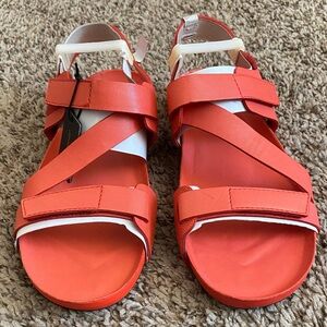 NWT Vagabond sandals